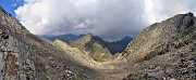 24 Dal canalone pietroso di salita a Cima Aga vista sul Passo e il Pizzo di Cigola  (2632 m)
